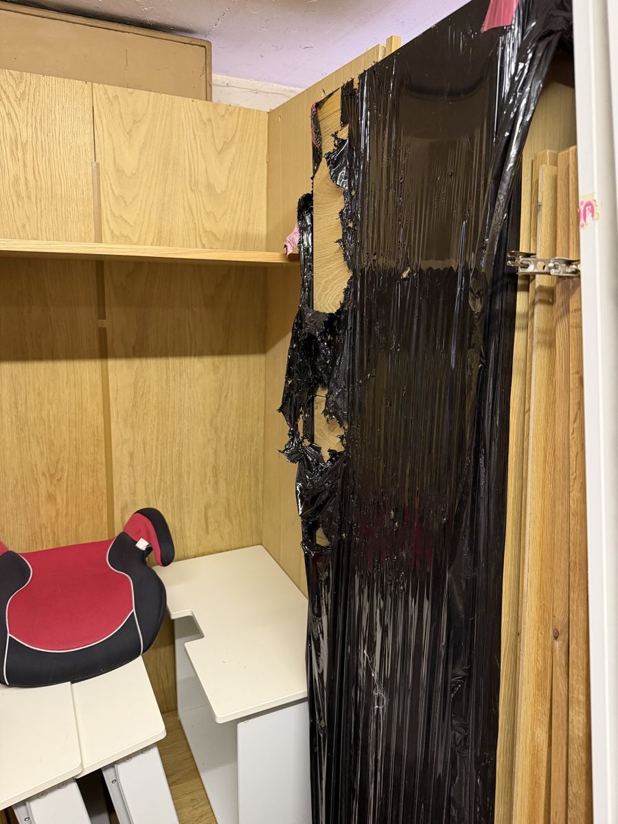 Schränke: Kleiderschrank – Gebraucht aus Menziken von rosee_ 5