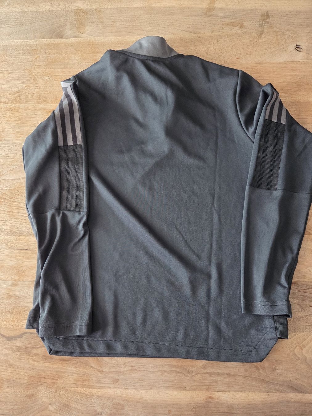 Adidas Pullover & Sweatshirts: Juventus Adidas Pullover 13-14Y 164 dunkelgrau – Gebraucht aus Richigen von Tigertaze 1
