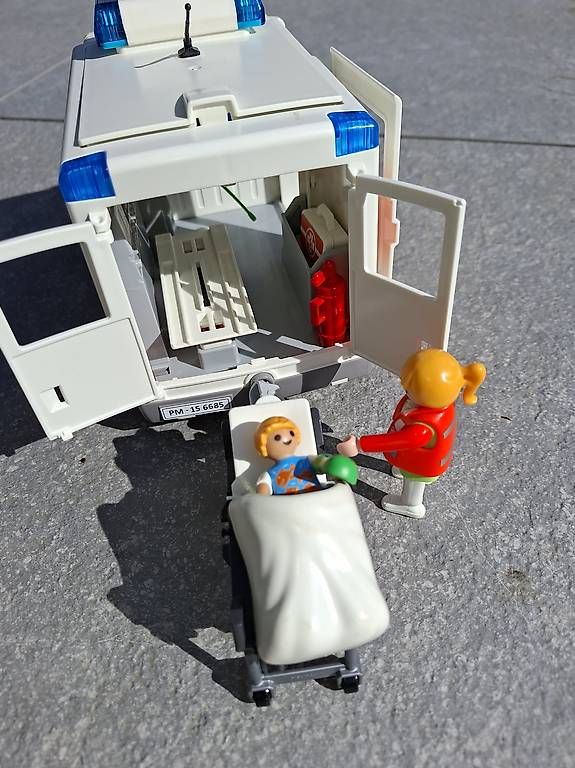 Jouets: Playmobil Krankenauto-Set – D'occasion à Landquart par rofo29 1