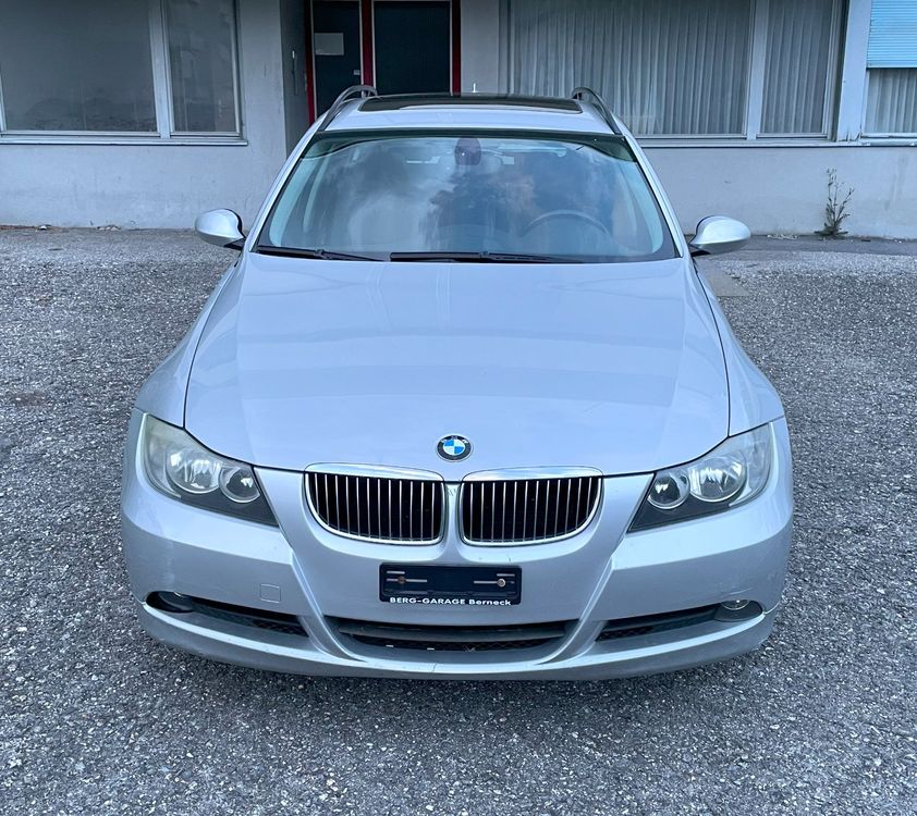 BMW 325xi Touring / 4x4(allrad) / GEPFLEGT / 6 GANG / 218PS