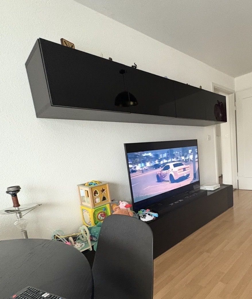Mobili TV: Wohnzimmer Regale\TV möbel – Usato da Luzern venduto da sof_m7x9