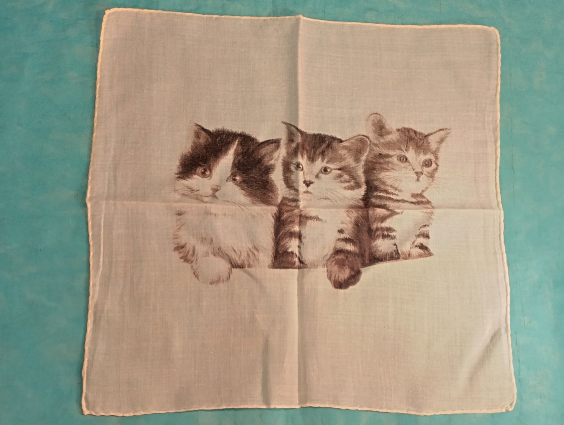 Autres vêtements & accessoires: Taschentuch mit drei Katzen – D'occasion à Bellach par JingleCherry