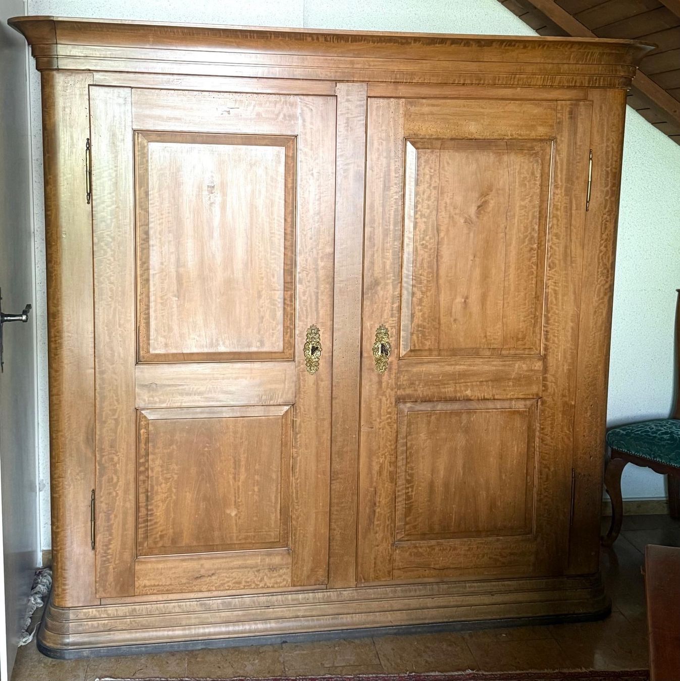 Schränke: Antiker Schrank Louis XVI Stil – Gebraucht aus Zürich von
