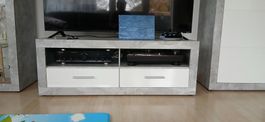 TV‑Möbel in Betonoptik