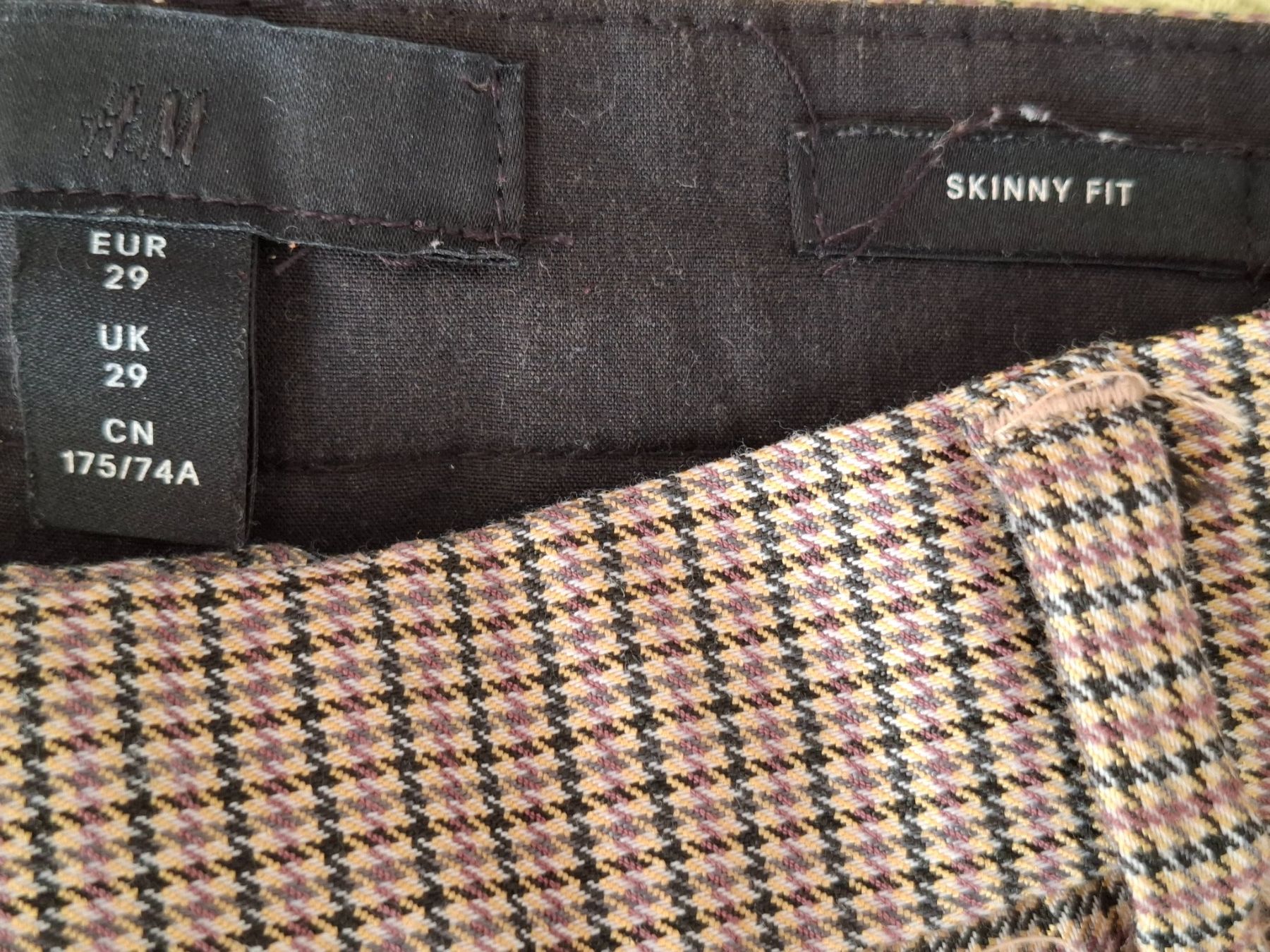 H&M Pantaloni: Jungen Skinny Hose S E29 Braun – Usato da St.Gallen venduto da LaMiSa 2
