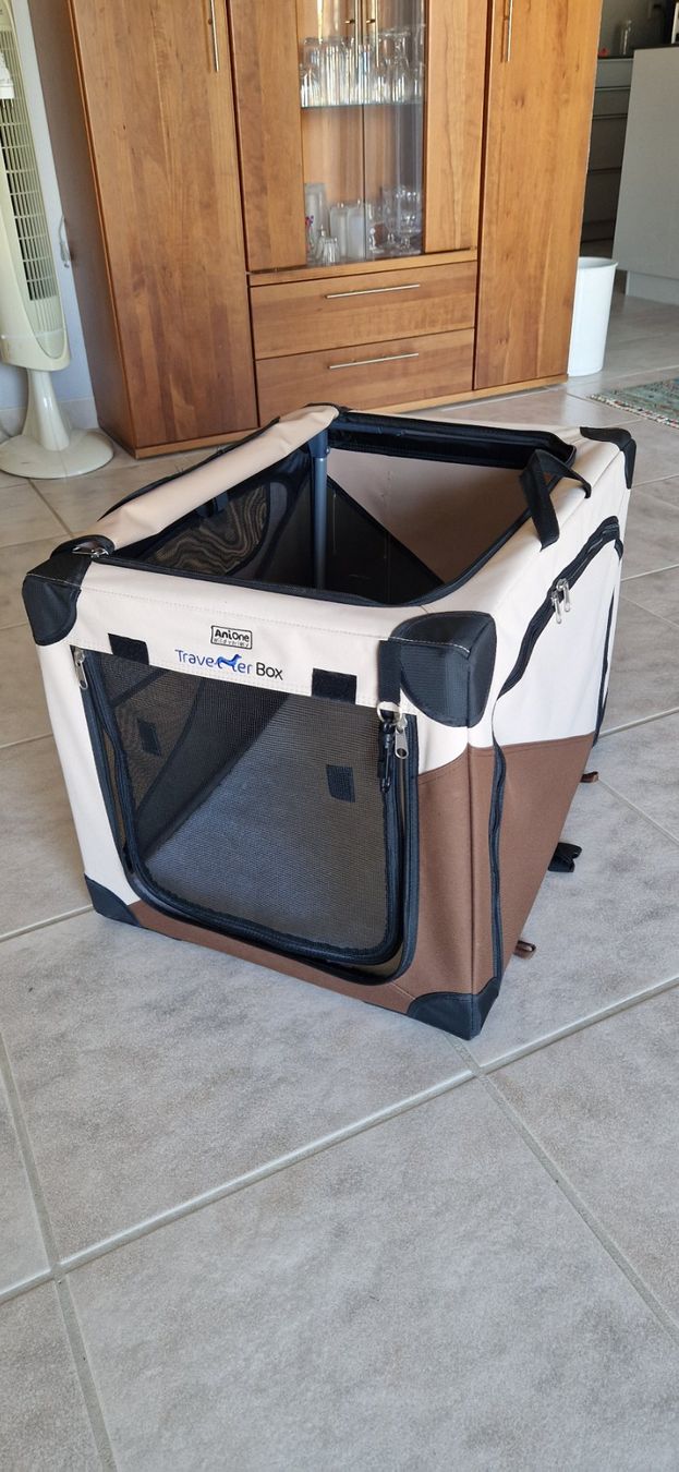 Käfige, Transport & Sicherheit: Hunde-Transportbox – Gebraucht aus Dällikon von SuggiBandit