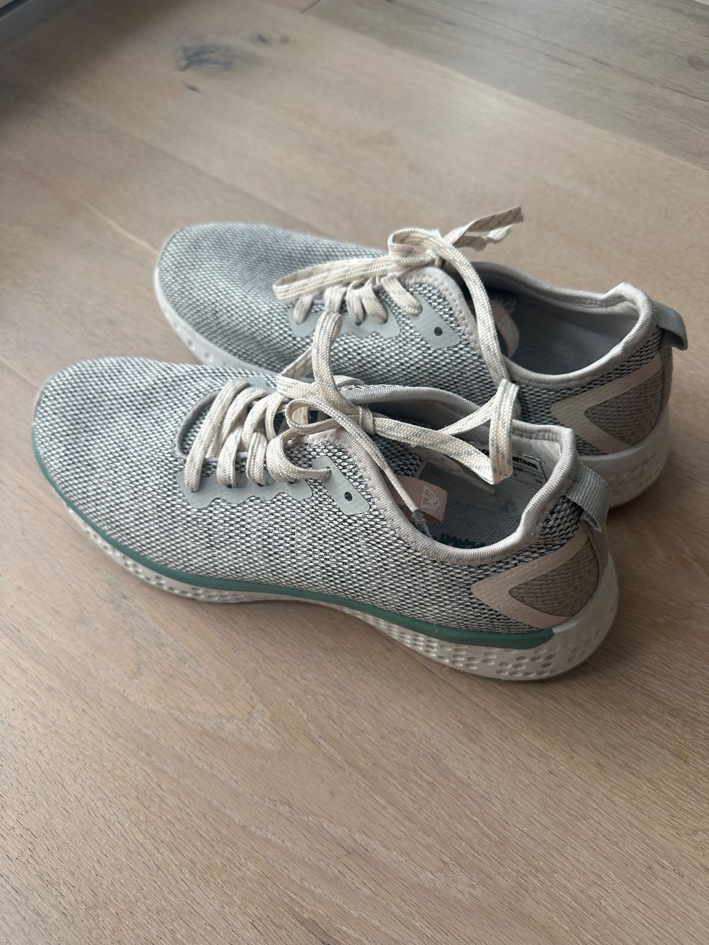 Chaussures femmes: Beach-Mountain Sneaker Grösse 39 – D'occasion à Langnau am Albis par cor_566p 1