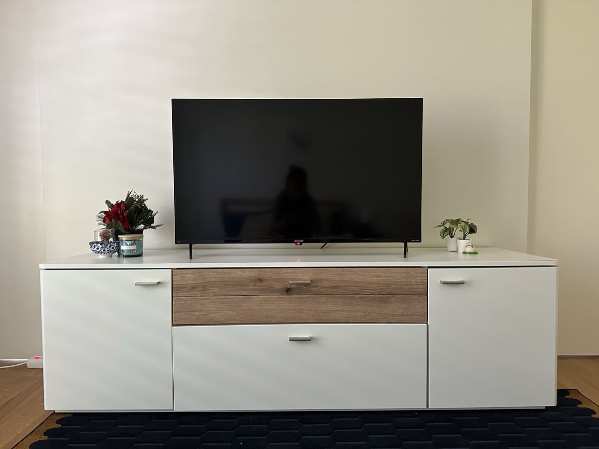 Sharp Fernseher: Television (TV) – Gebraucht aus Ostermundigen von Raqinah