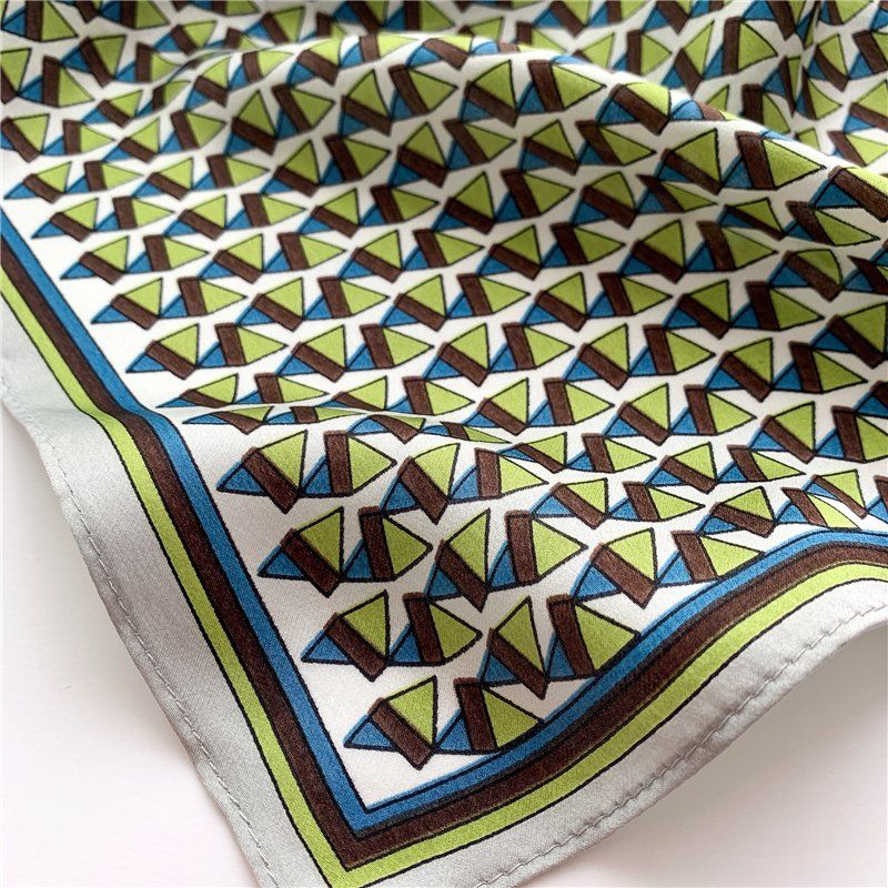 Foulard & Sciarpe: New 68cm 100% Silk Scarf, Green Mini Triangles Neckscarf – Nuovo e nell'imballaggio originale da Baar venduto da virginiablossoms 1