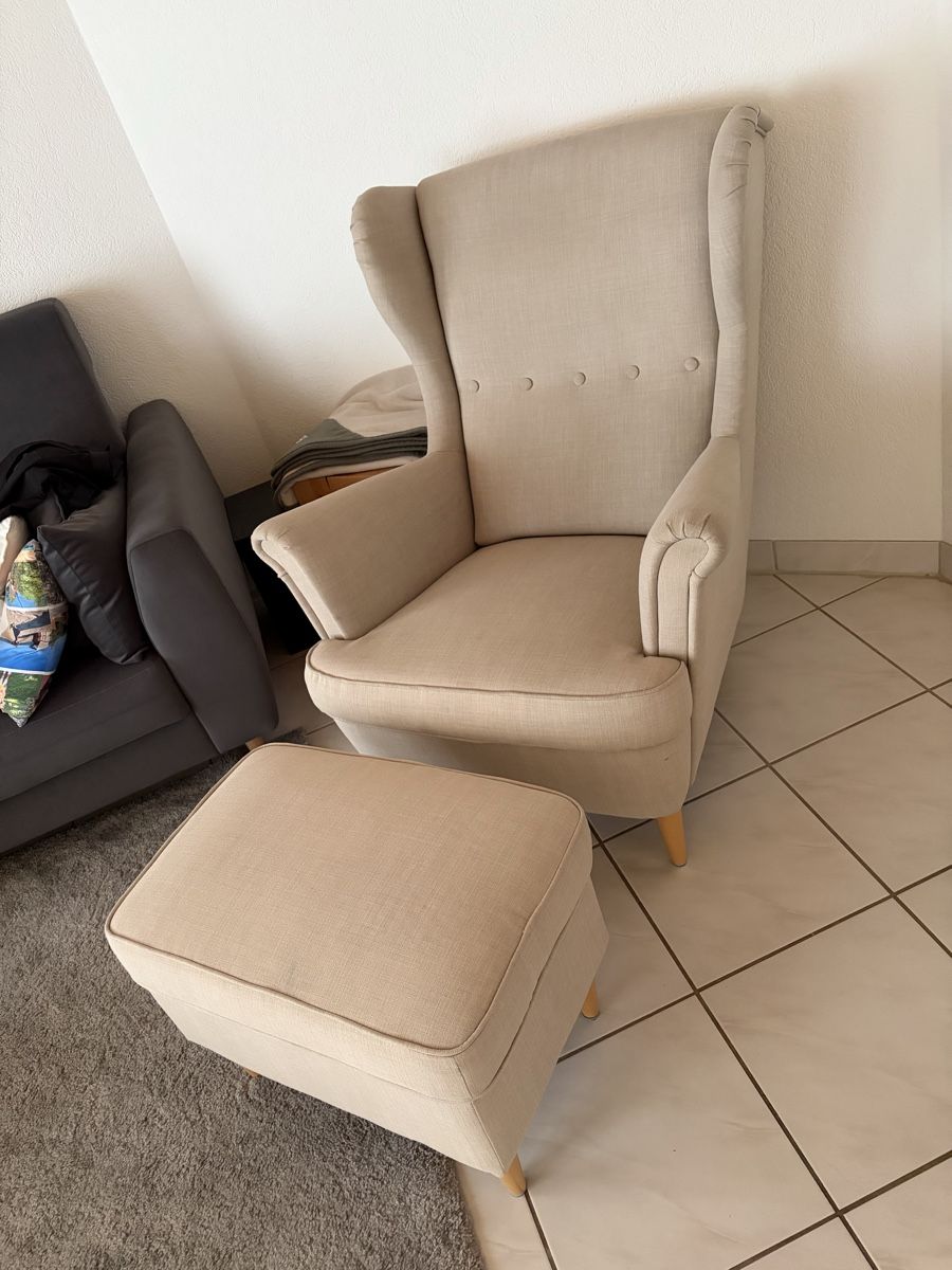 Ikea Fauteuils: Sessel mit Hocker beige guter Zustand – Neuf (Voir description) à Brüttelen par Renato1986