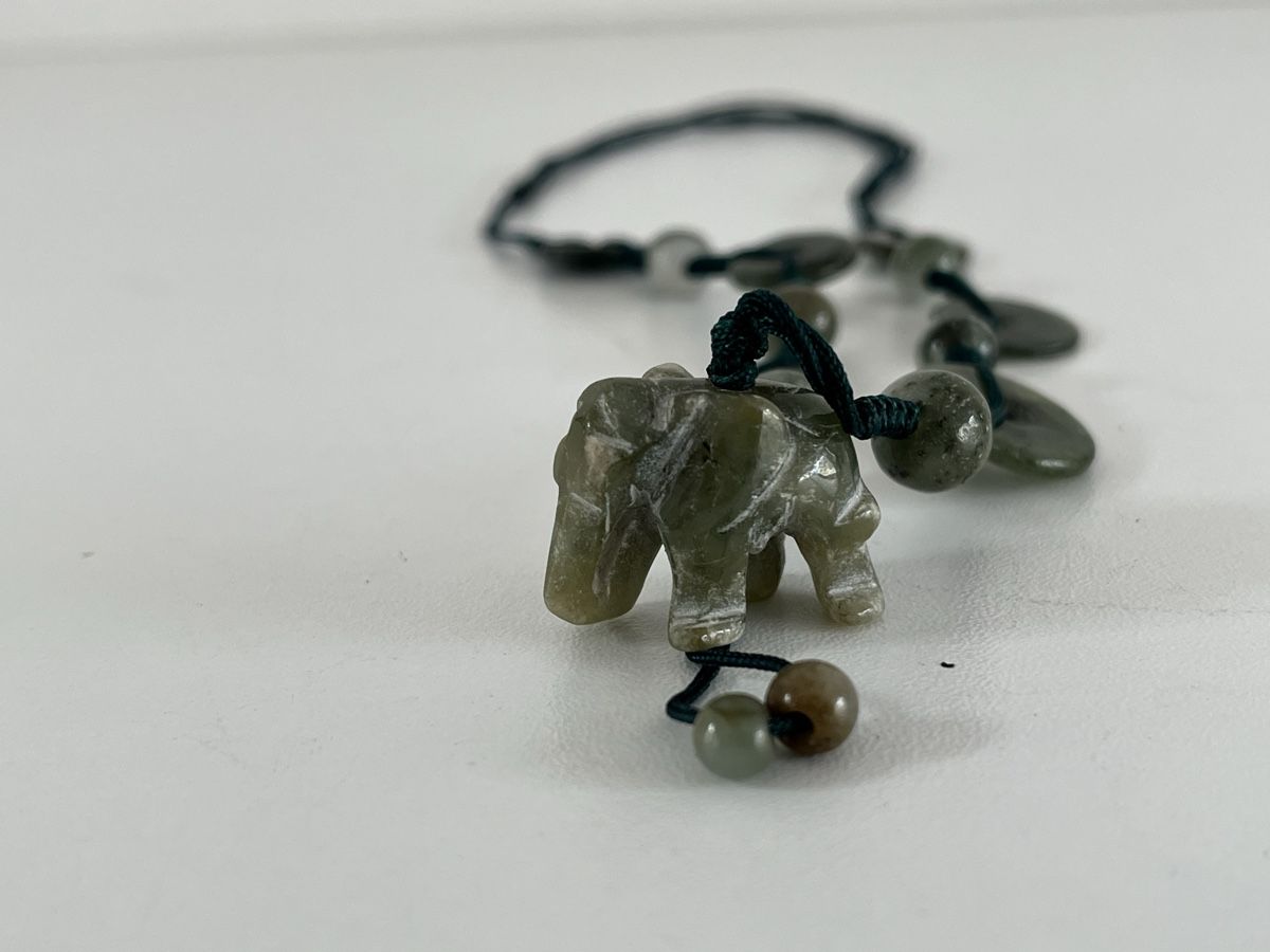 Catenine: Kette mit Elefant, Scheiben, Perlen / Jade ähnlicher Stein – Usato da Wetzikon ZH venduto da seli03 5
