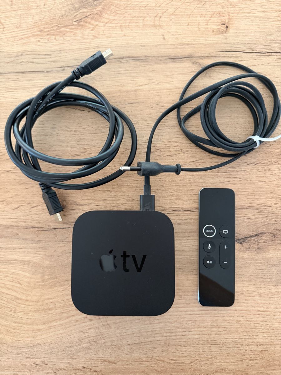Apple Audio- & Mediensysteme: Apple TV box with remote and cables used – Gebraucht aus Zürich von joh_qc8k