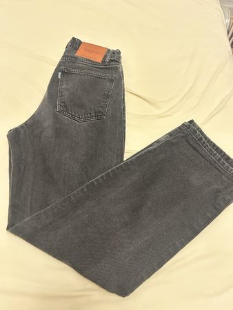 beautiful lamarel jeans in a washed black 