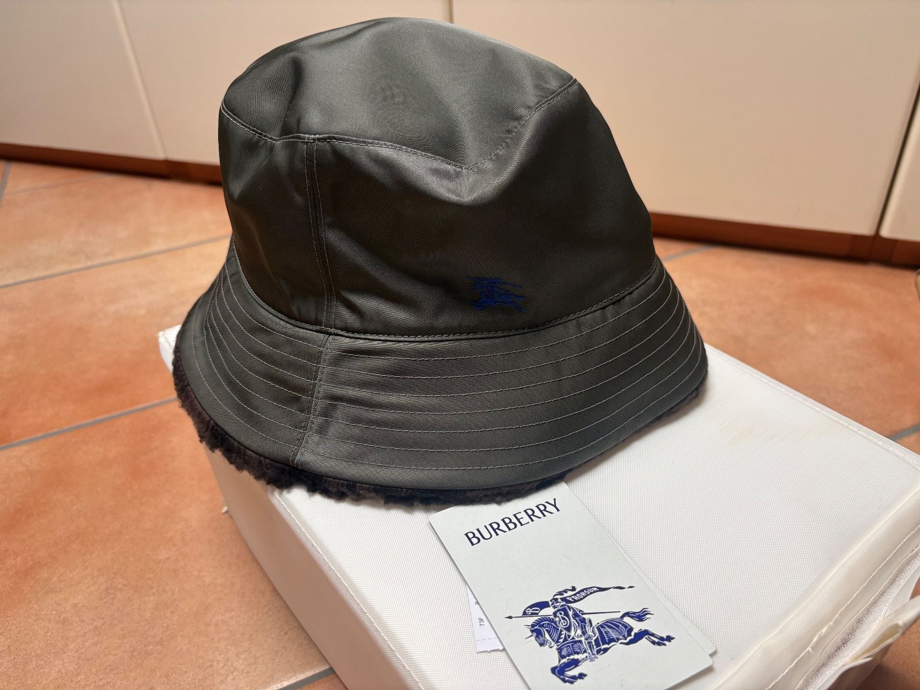 Burberry Chapeaux, bonnets & casquettes: Burberry Hat Teddyfleece - Wool - NEW with tag - Size S – Neuf avec emballage d'origine à Muzzano par Sidney_3