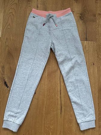 Ich verkaufe Lacoste Jogginghose in der Größe 14 / 164 cm.