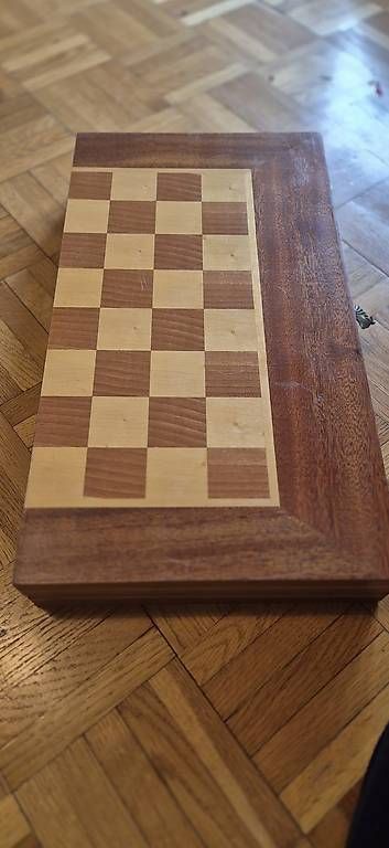 Giochi: Échiquier en bois  – Usato da Lausanne venduto da angelalone 2