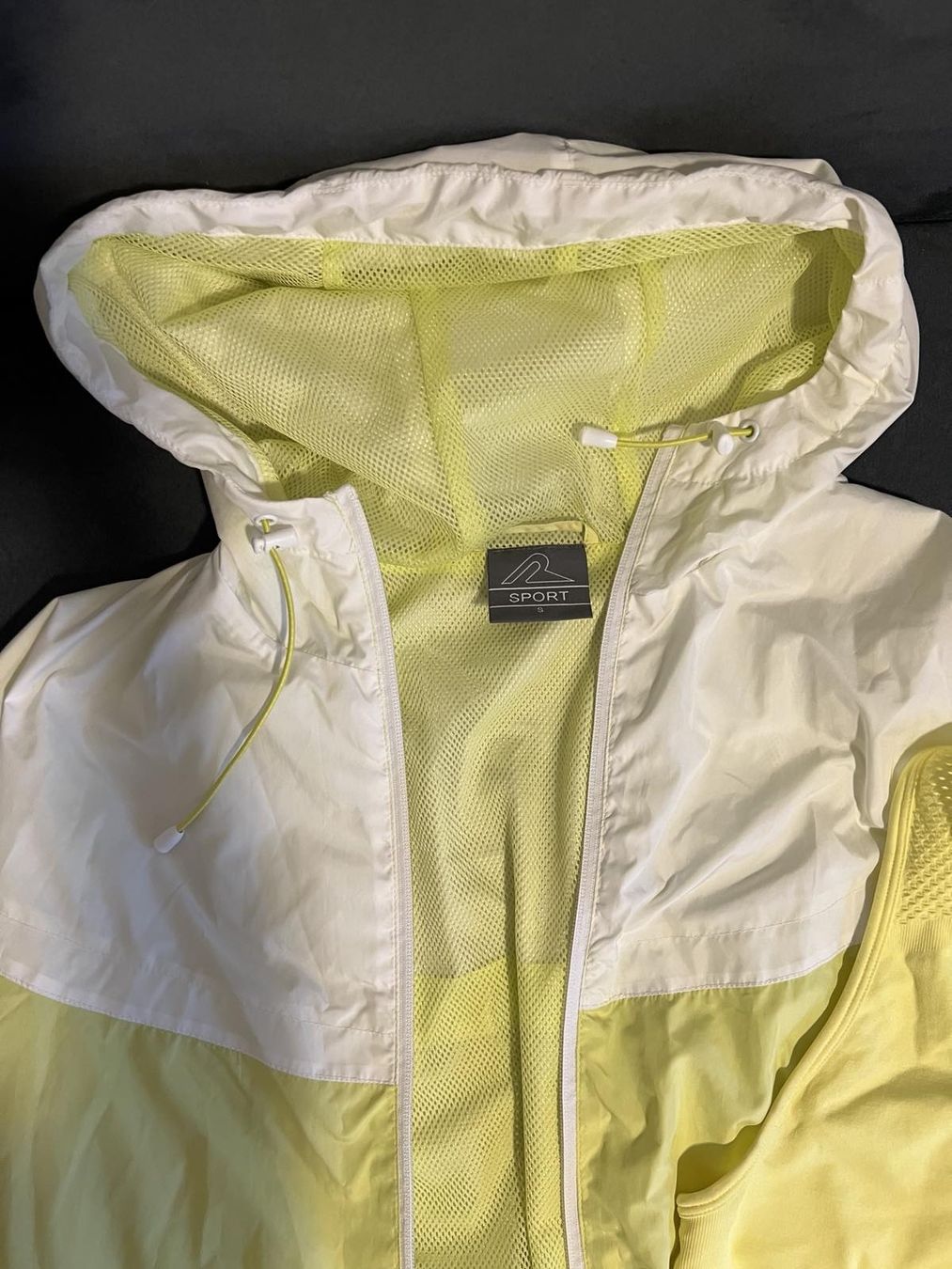 Giacche: Trainingsjacke mit Sport - BH – Usato da Basel venduto da M.M_ 2