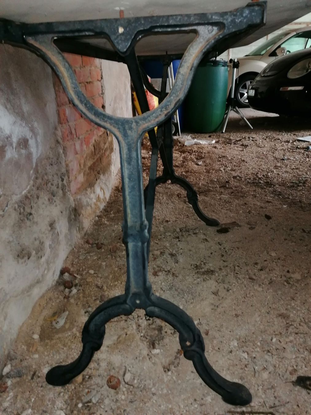 Tavoli: Marmortisch mit Gusseisenfuss.für Garten oder Balkon. – Usato da Biel / bienne venduto da Sarouch9 4