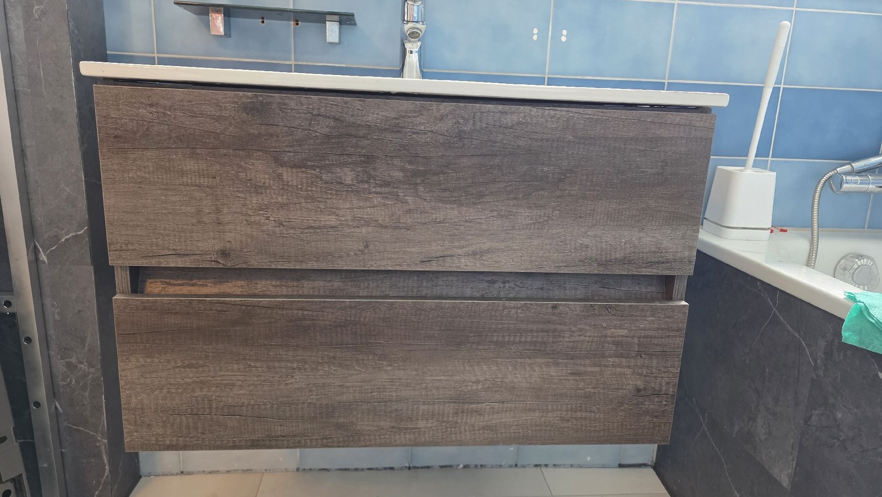 Mobili per bagno: Badezimmer-Waschtisch mit Schrank, Spiegelschrank – Usato da Weisslingen venduto da romanonerii 1