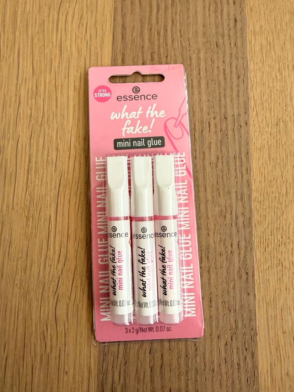 Unghie finte: Essence Nagelkleber – Nuovo e nell'imballaggio originale da Zollikofen venduto da S.Hontas