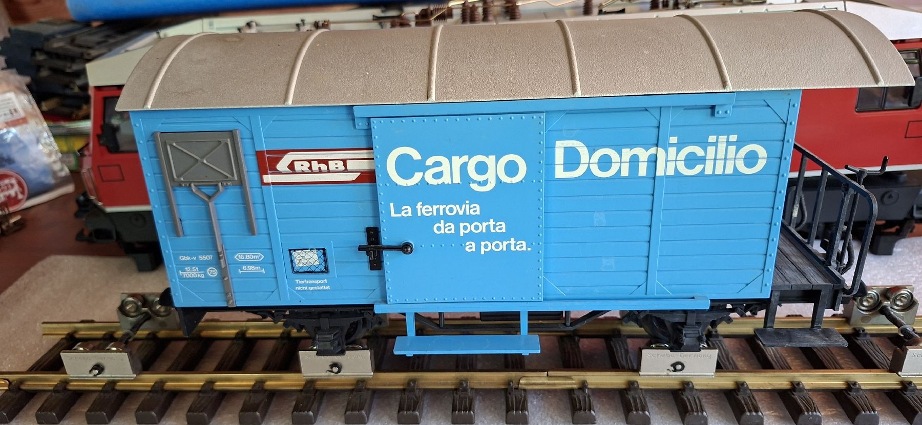 LGB Modelleisenbahnen: RhB Güterwagen Cargo Domizil – Gebraucht aus Münsingen von wd65 3