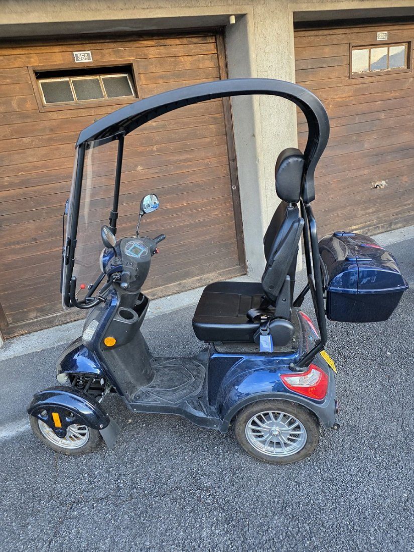 Elektromobile: Elektro - Seniorenmobil mit Verdeck – Gebraucht aus Schwarzenegg von Stakro