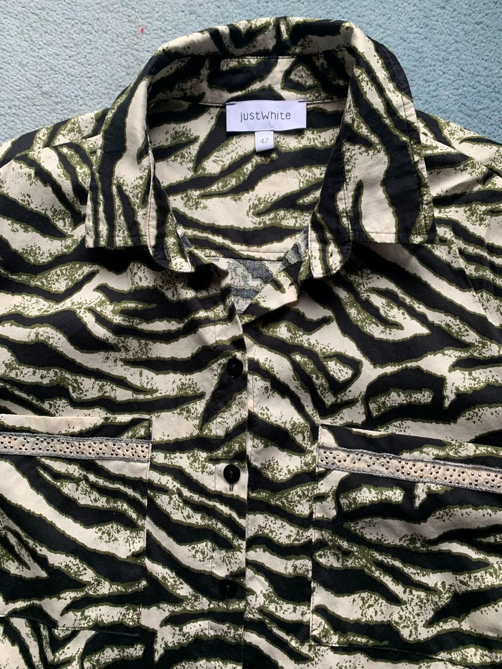 Camicette: Hemdbluse Zebraprint, justWhite, Gr. 42 – Usato da Wiesendangen venduto da Babalegi 4