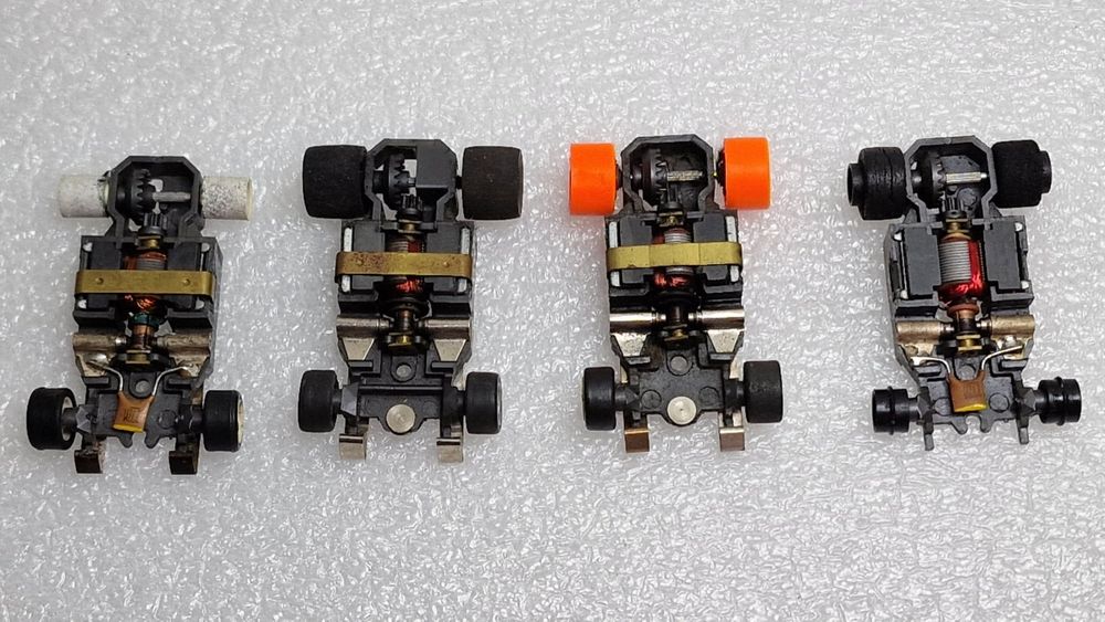 4x H0 AFX G-PLUS Chassis, Motor läuft (Defekt) in BÜLACH für CHF 19 ...