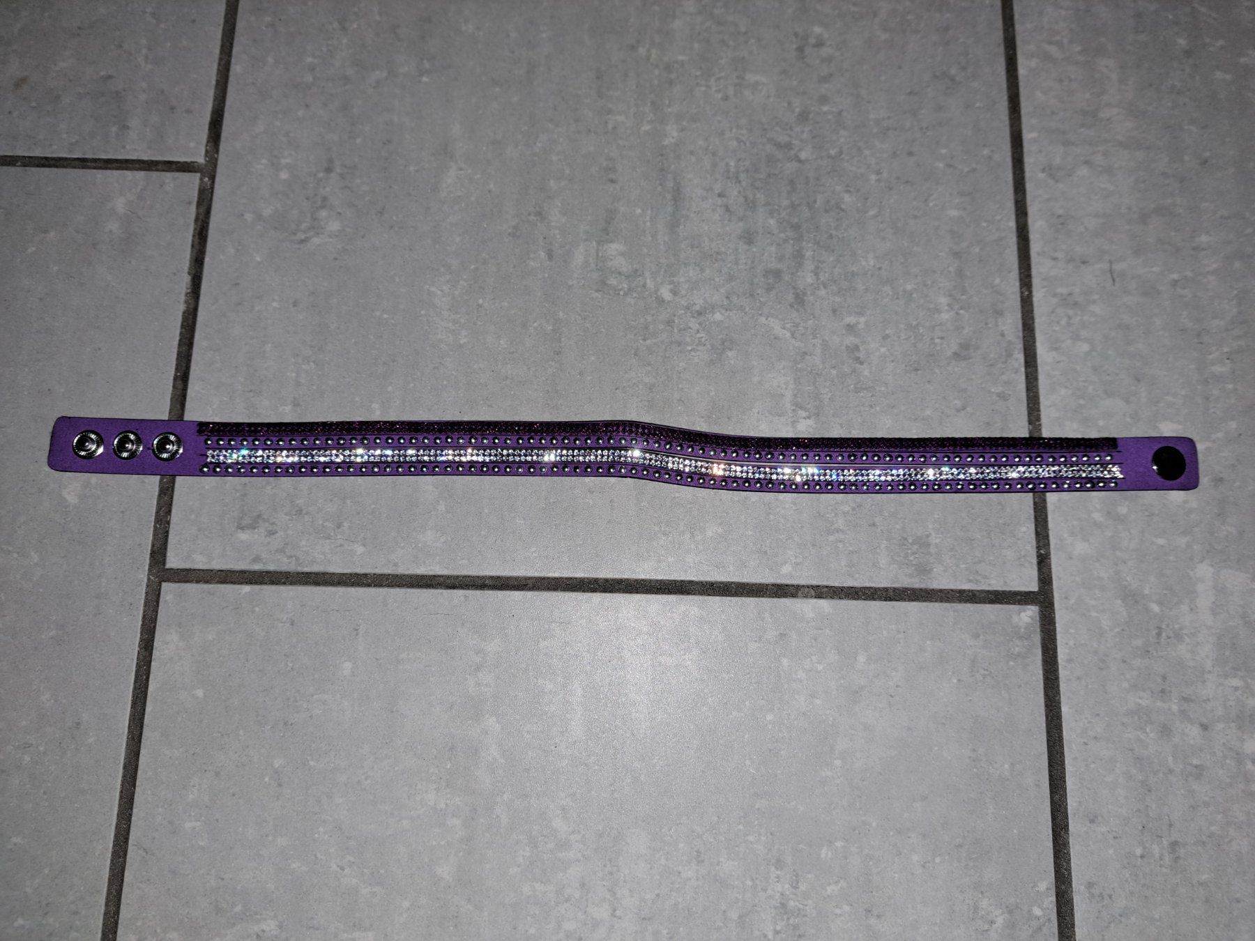Armbänder & -reifen: Glitzer Armband viollet NEU – Neu und originalverpackt aus Killwangen von KIANA08