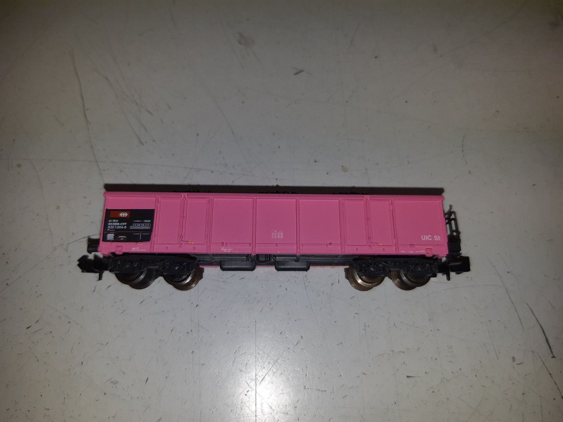 Roco Modellini di ferrovie: SBB Güterwagen pink Spur N, Roco 25169 – Nuovo (secondo la descrizione) da Mitlödi venduto da blackgnat79 2