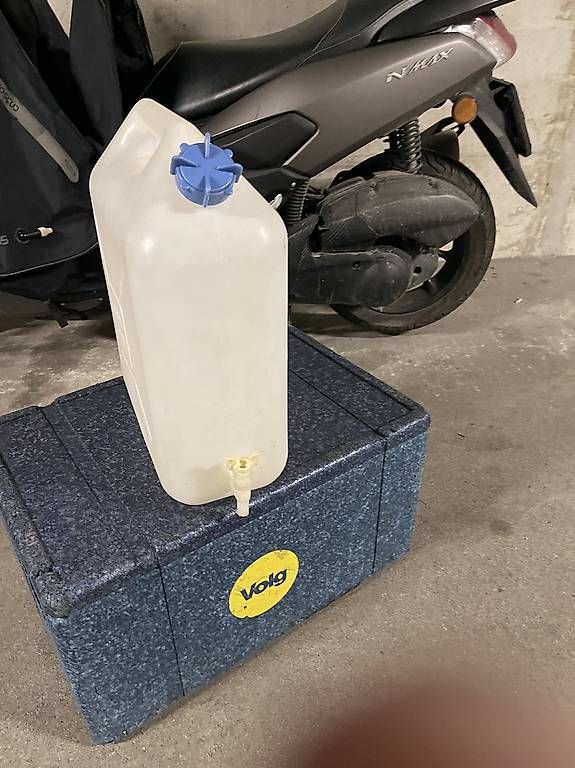 Benzinkanister: Jerricane a eau  – Gebraucht aus Veyrier von franch01