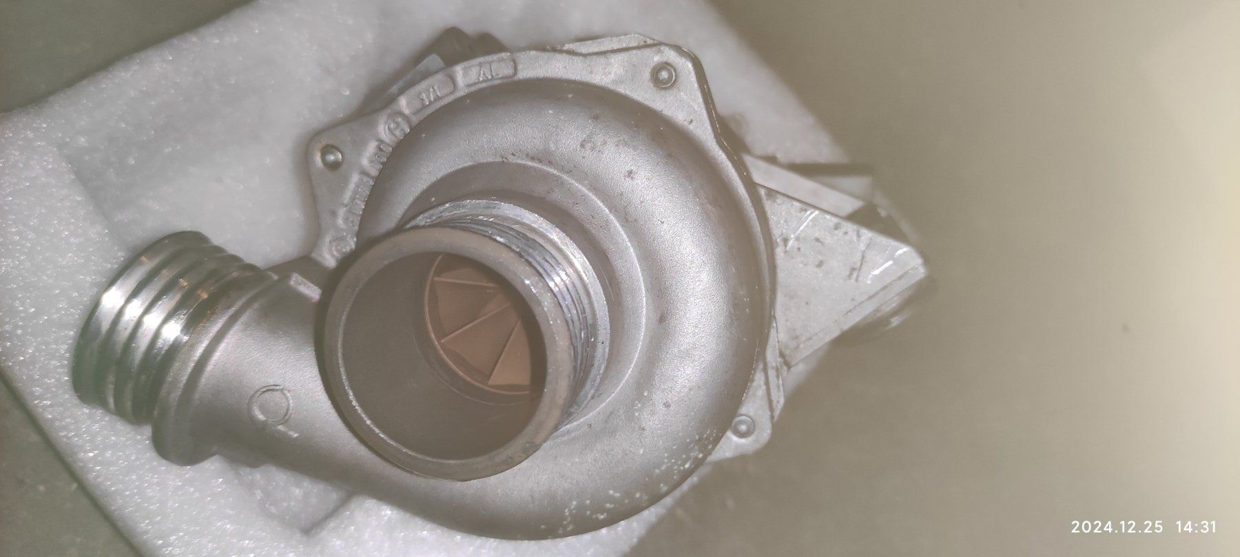 BMW Alle Autoersatzteile: BMW wasserpumpe. – Gebraucht aus Biel/Bienne von johnychen63