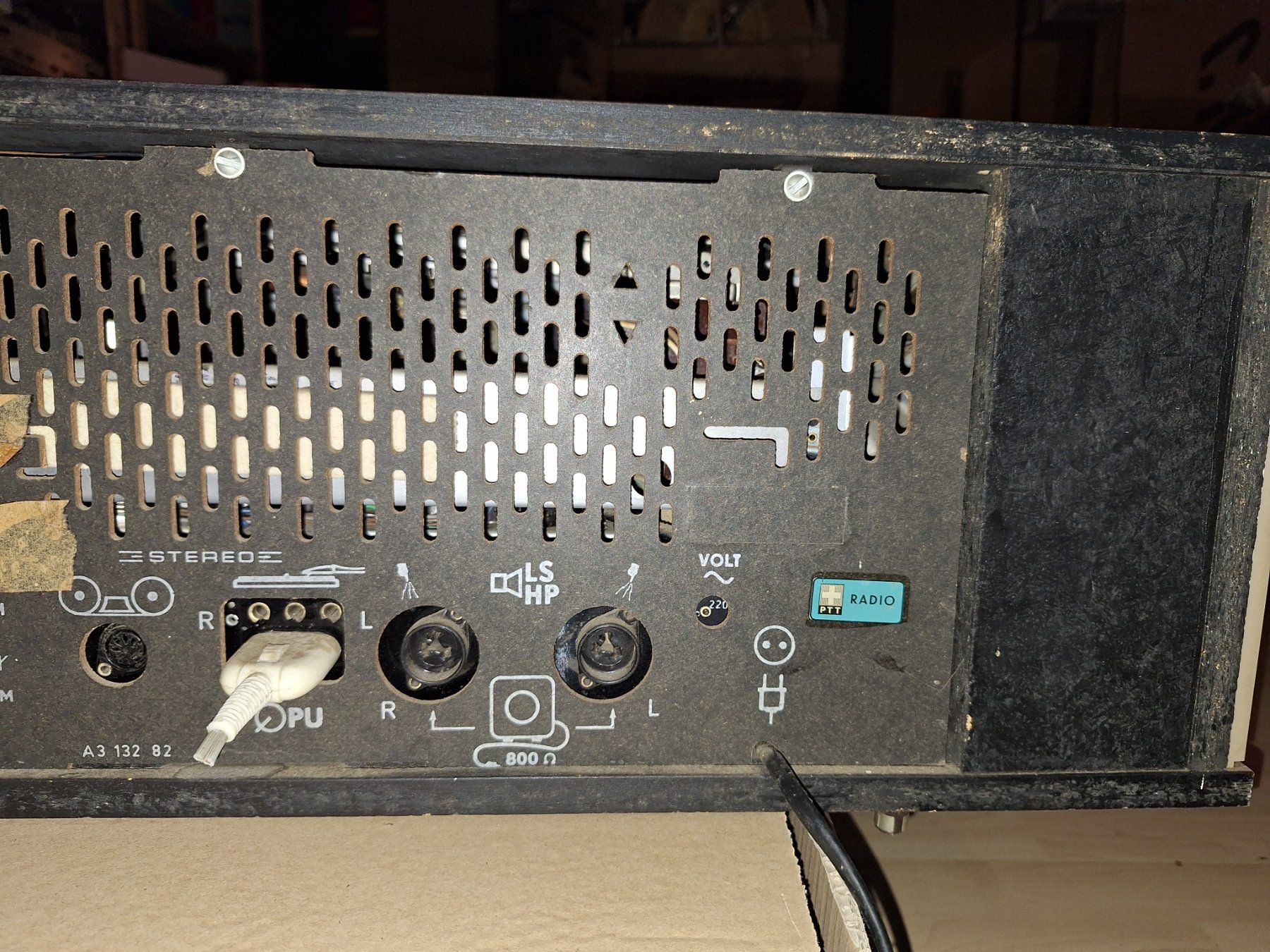 Philips Radios: Röhrenradio Philips Reverbeo – Defekt aus Seltisberg von Phibs 1