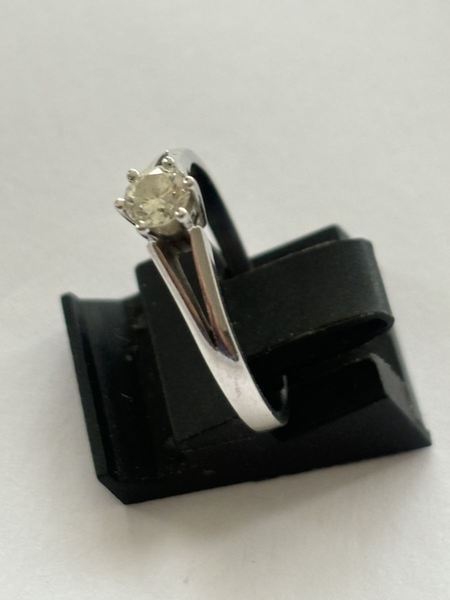 Anelli: Ring Weissgold / Diamant 18 Karat – Usato da Langnau am Albis venduto da flusspflege 1