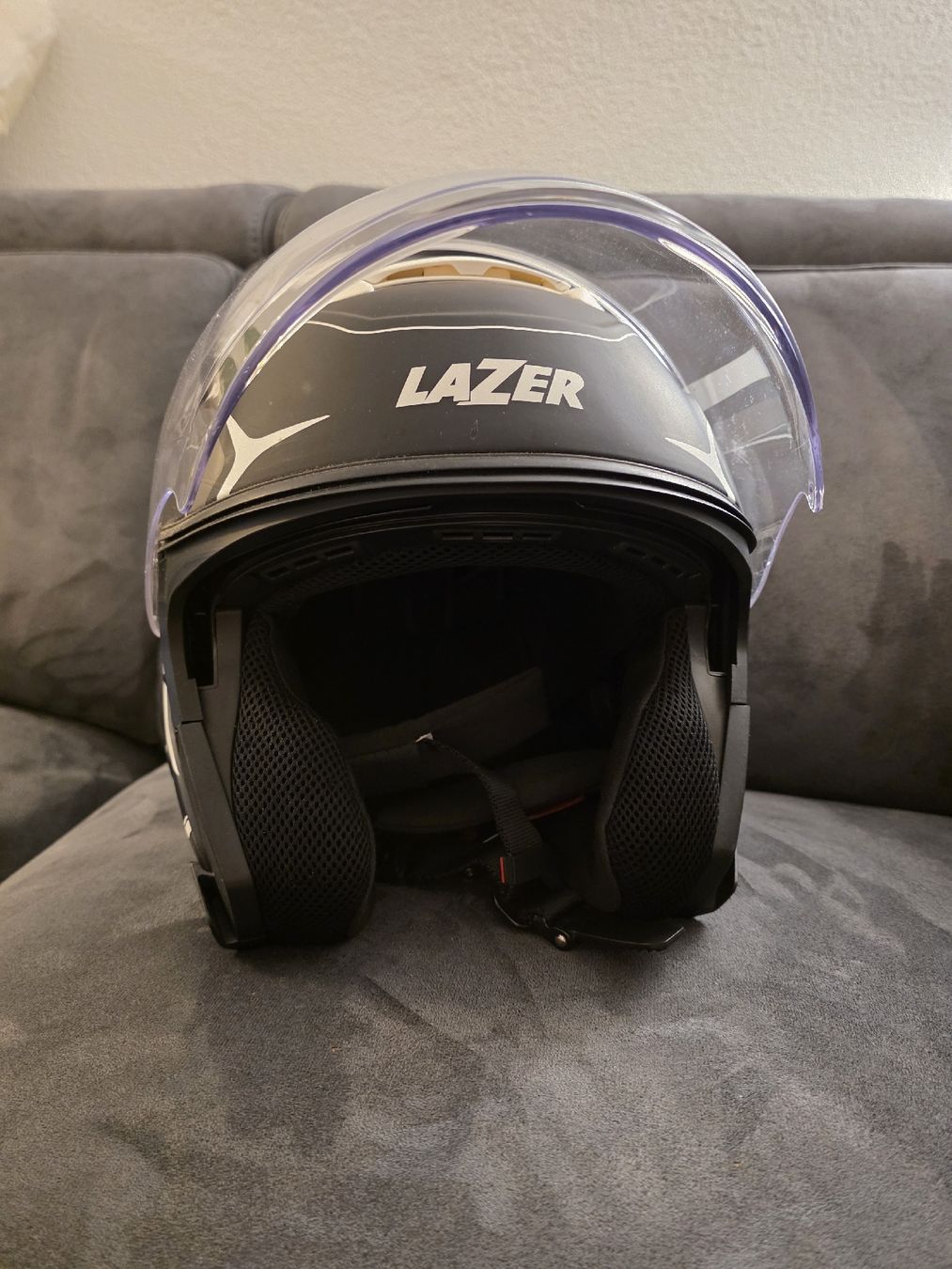 Casques & visières: Lazer Motorradhelm S – D'occasion à Schübelbach par Emilia_01 2