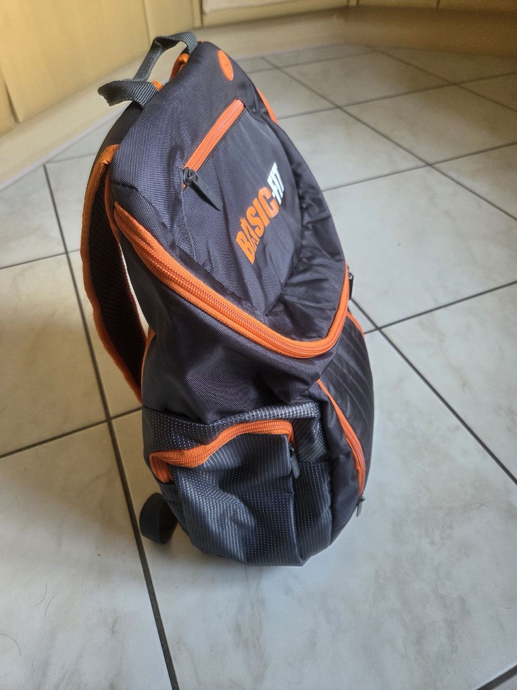 Zaini: Rucksack BASIC-FIT Grau Orange neuwertig – Nuovo (secondo la descrizione) da Winterthur venduto da cherzli02 1