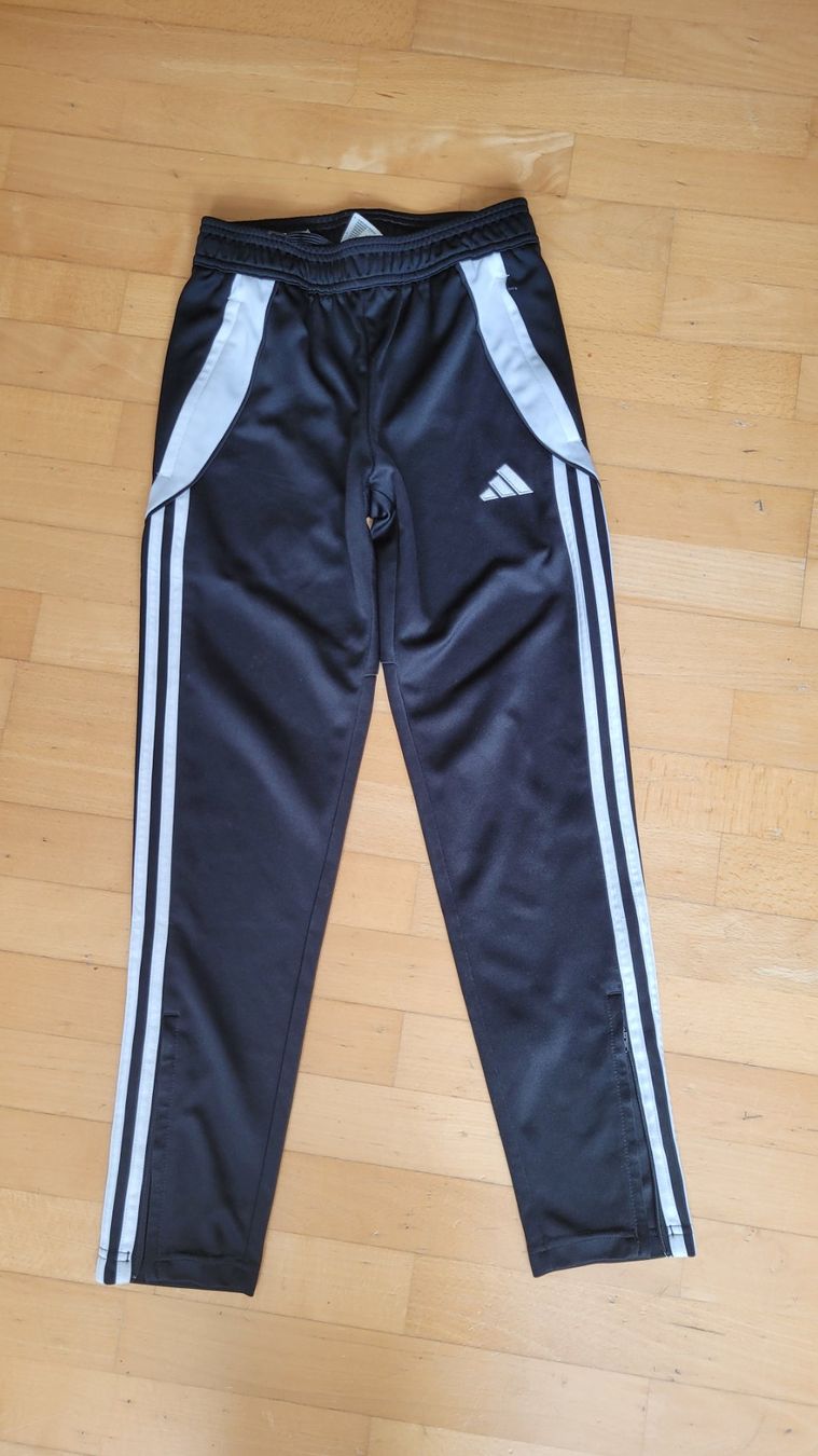 Kleiderpakete & -sets: Trainerhose – Gebraucht aus Oberbüren von ras_7lf2 1