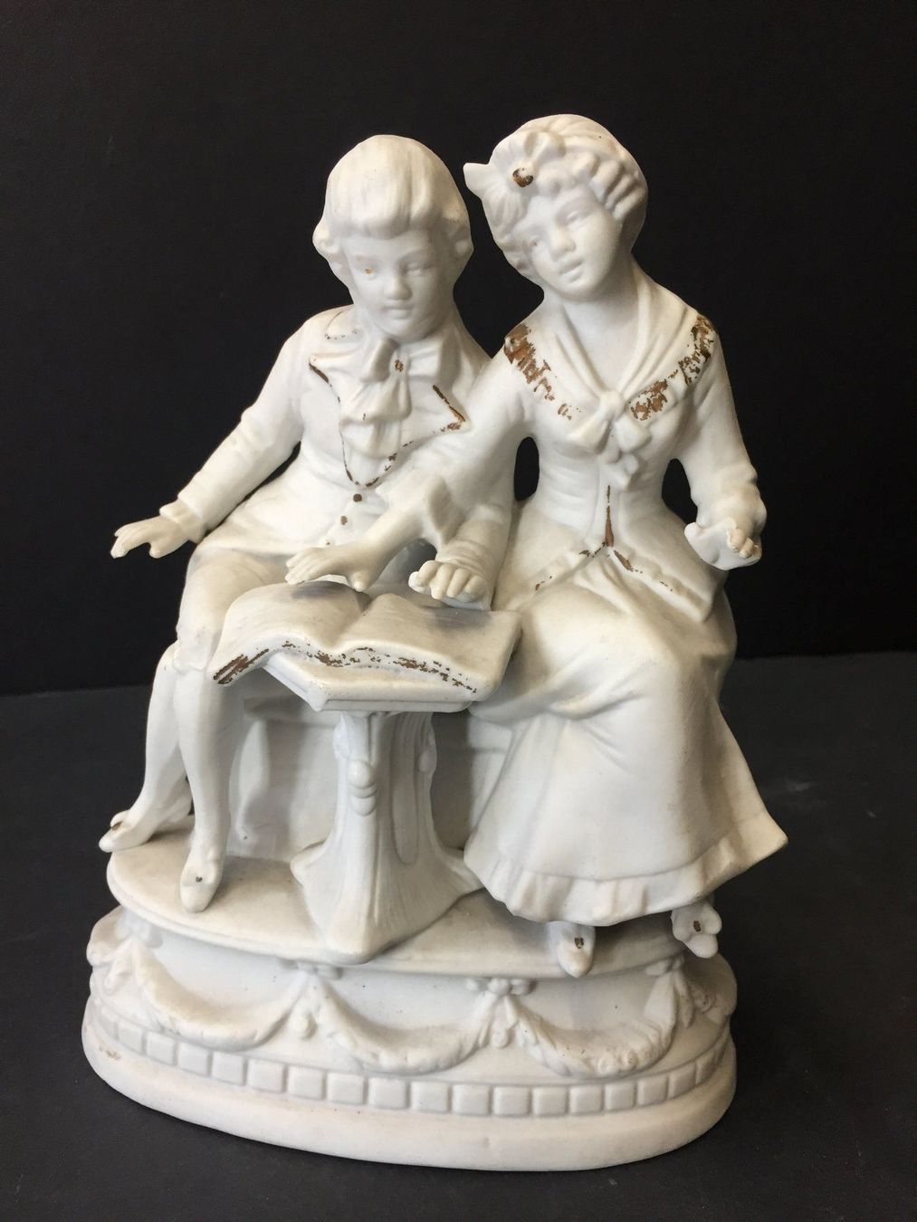 Statuette: Bisquit Figur Lesende Mann und Frau – Usato da Schaffhausen venduto da vintageville