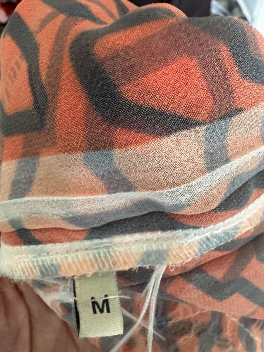 Guess Blusen: Bluse Guess M Rosenmuster  – Gebraucht aus Oberglatt ZH von jul_nhy7 7