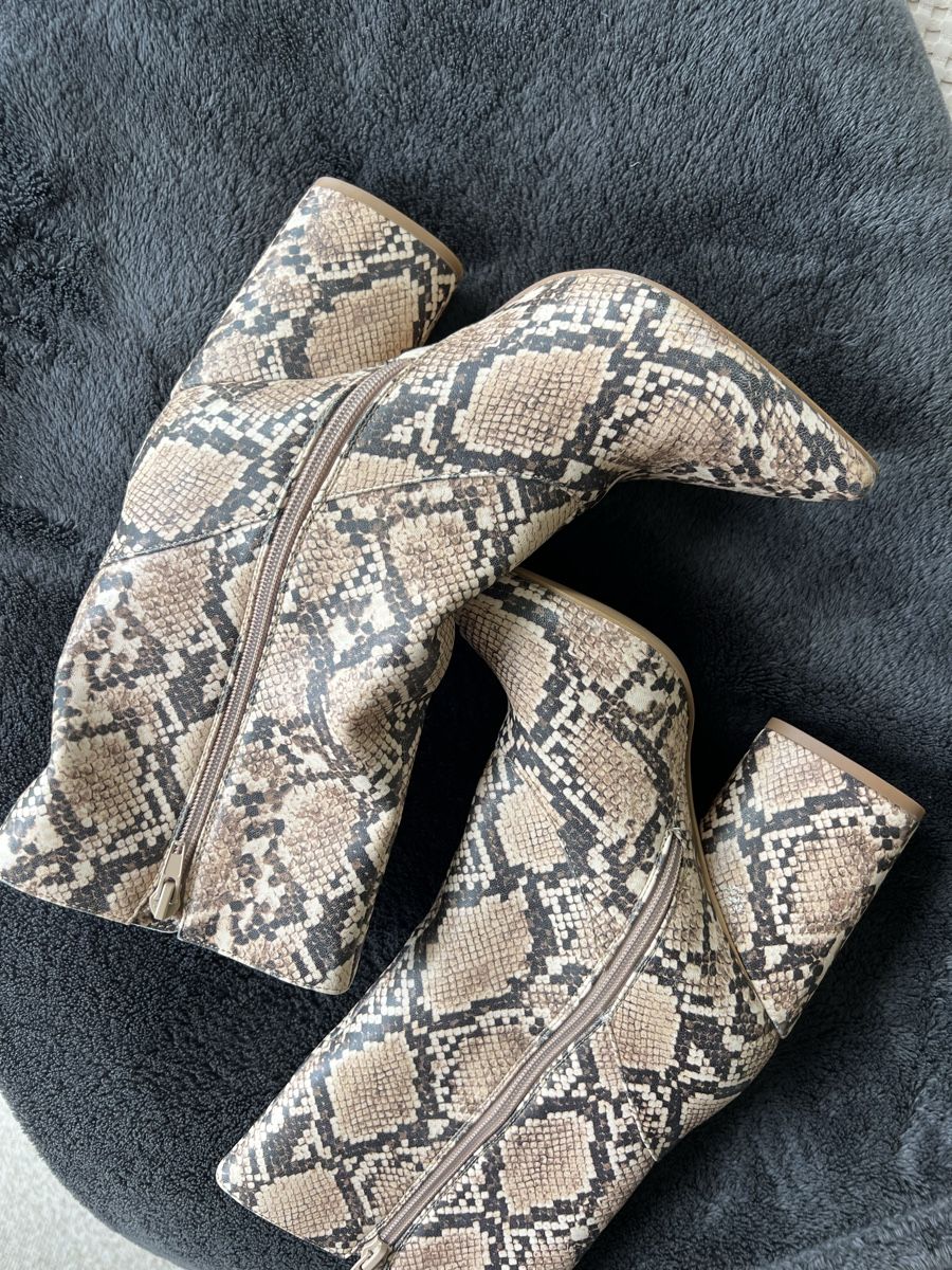 Scarpe da donna: Stiefeletten Schlangenmuster Blockabsatz Grösse 39  – Usato da Zürich venduto da sop_xbd7 2