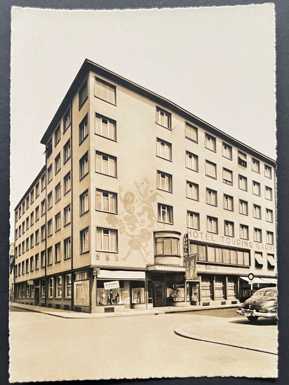 Cartoline postali: Basel Hotel Touring Garni/ Oldtimer Auto NL Kennzeichen – Usato da Ostermundigen venduto da DaxKarten-75