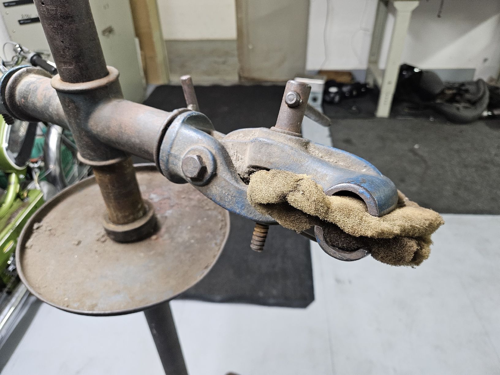Veloständer: Velomontage/Mofamontage Vintage Ständer – Gebraucht aus Mellingen von Mech-Service 5