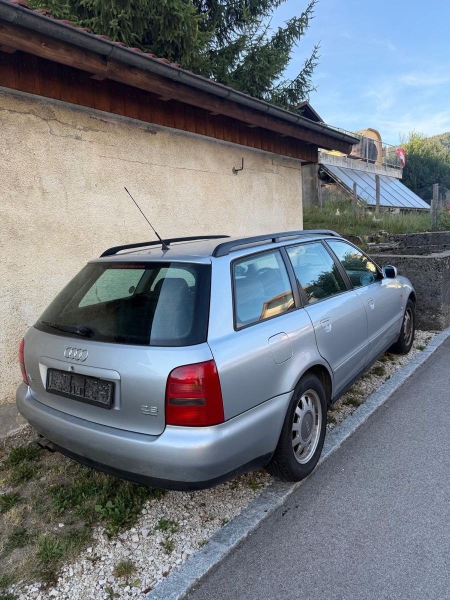 Audi Autos: Audi A4 B5 2.8 V6 Quattro  – Défectueux à Court par emi_5f67 3