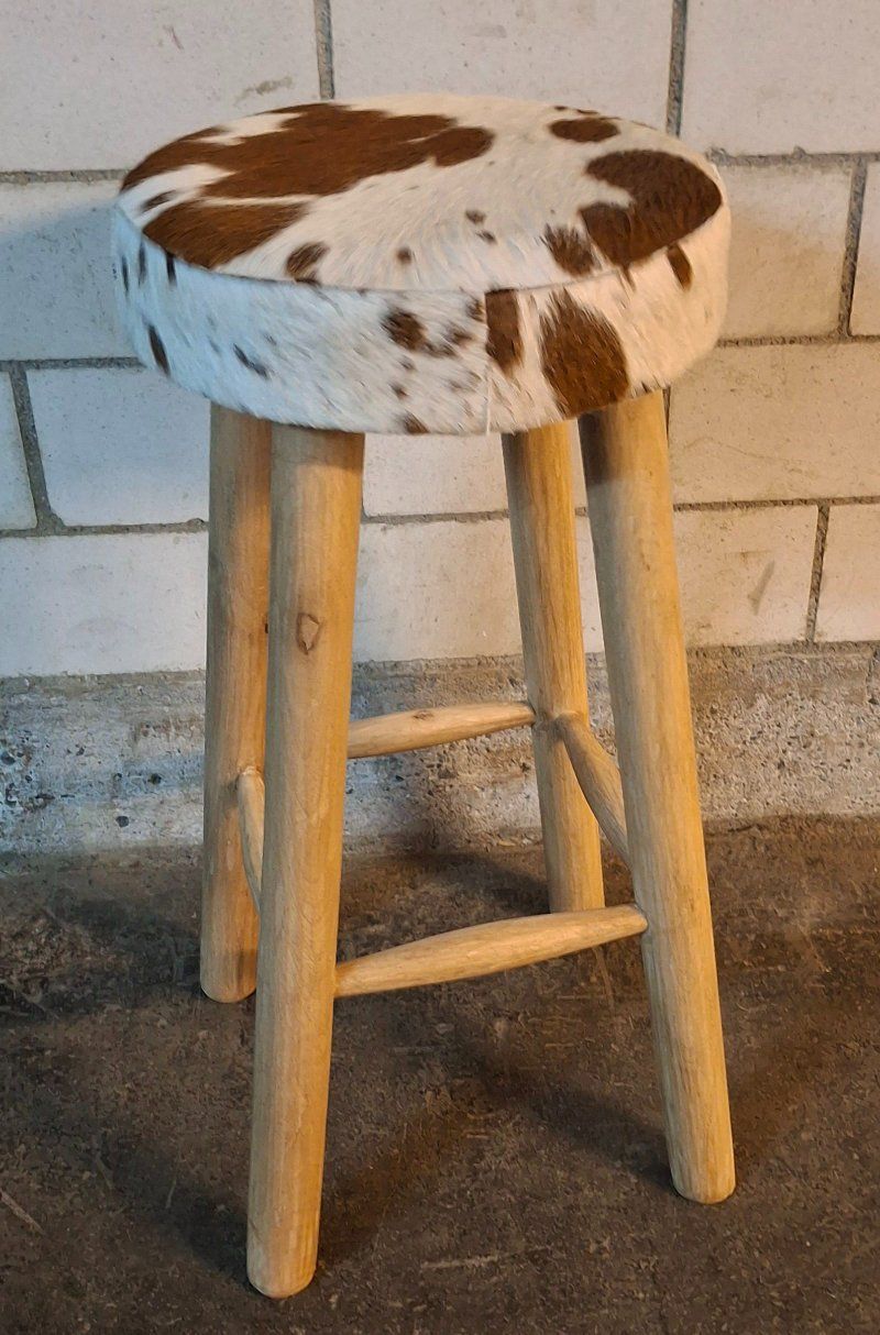 Sgabelli: Barhocker mit Fellbezug - Holzbeine - neu – Usato da Weggis venduto da Mylemontree 1