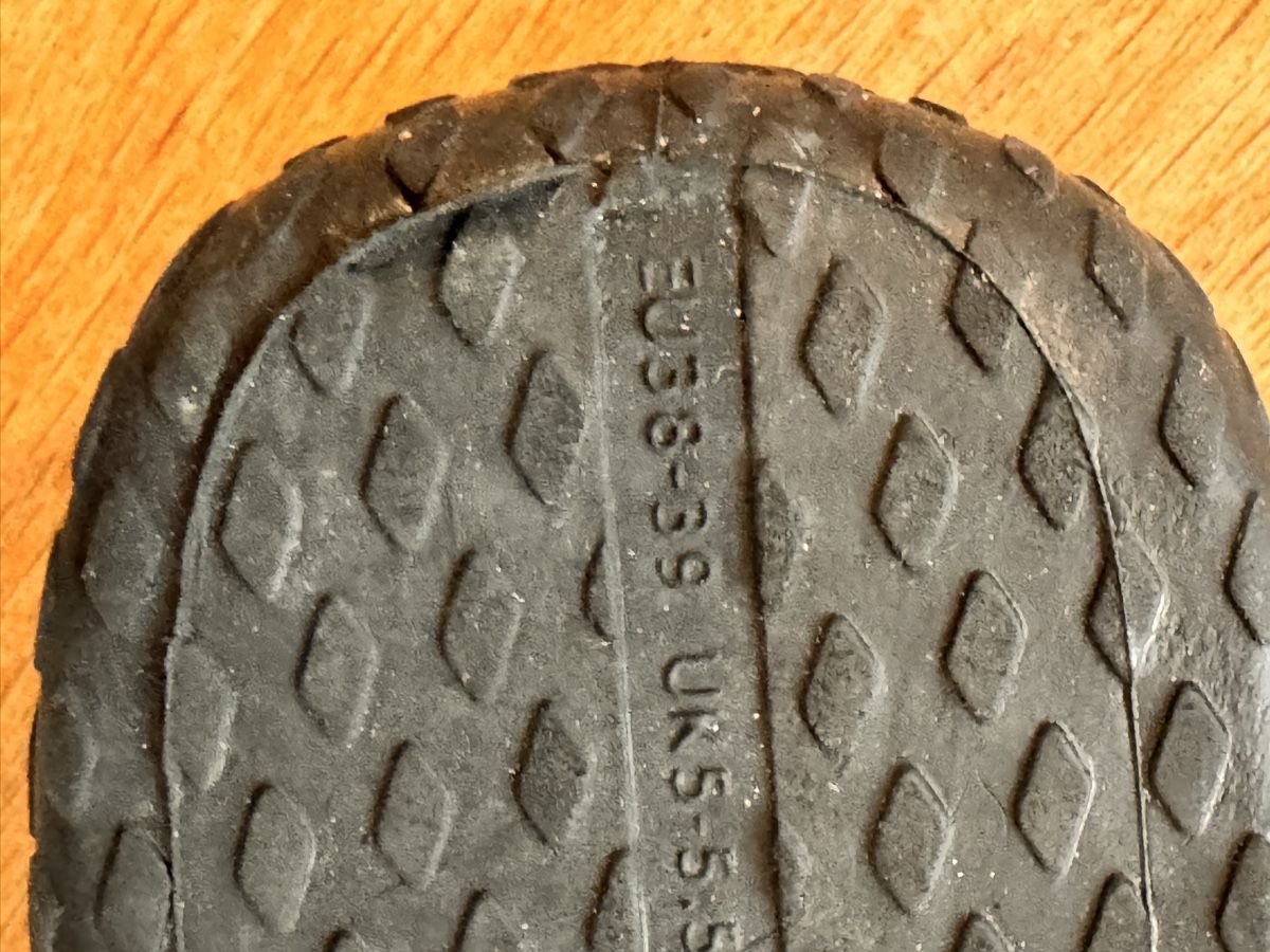 Decathlon Scarpe da uomo: Chaussures de plage gris taille 38-39 bon état – Usato da Céligny venduto da hem_5fch 2