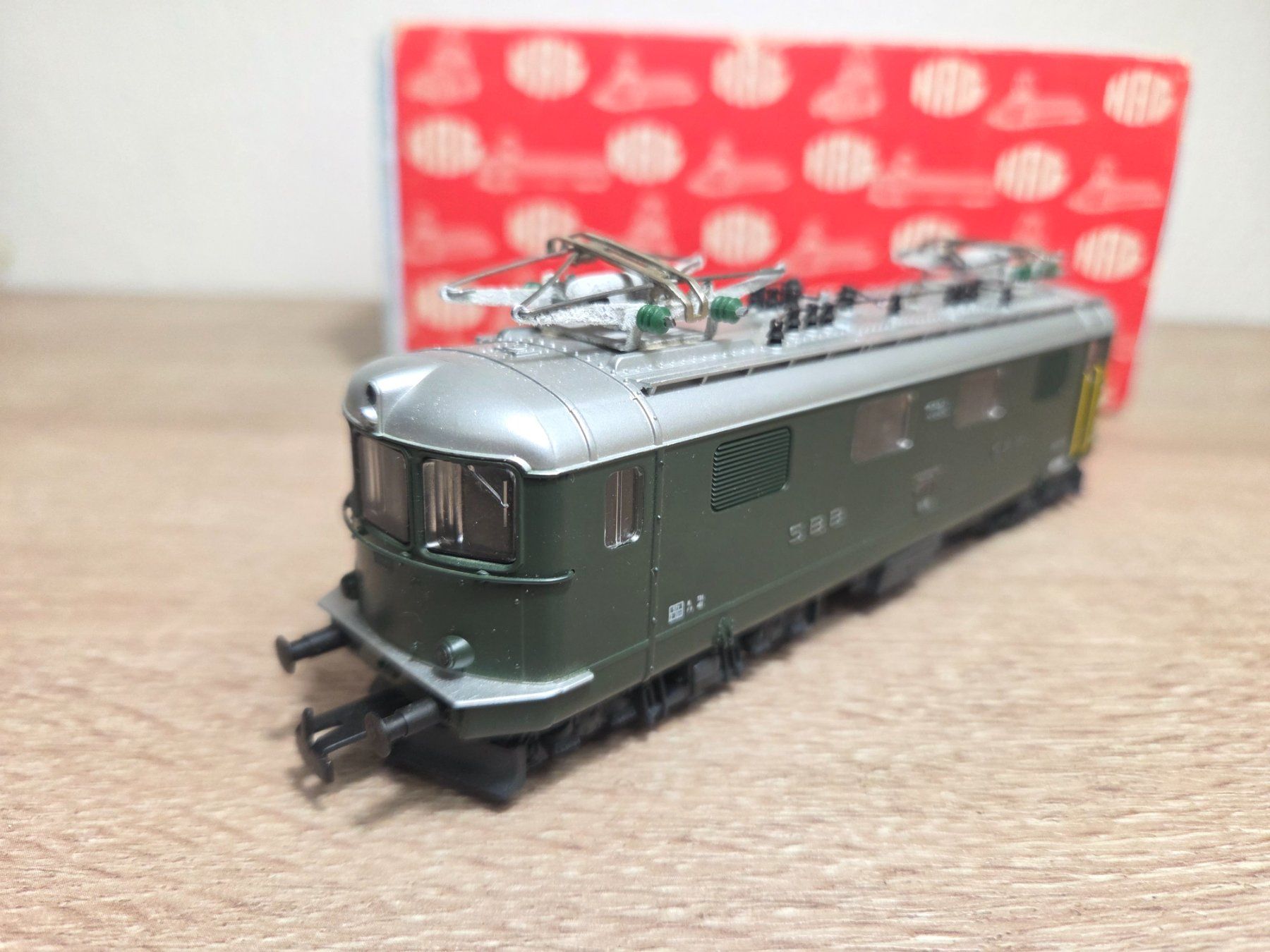 Hag Modellini di ferrovie: Hag 220 E-Lok Re 4/4' SBB H0 – Usato da St-Aubin-Sauges venduto da Lo_Go 2