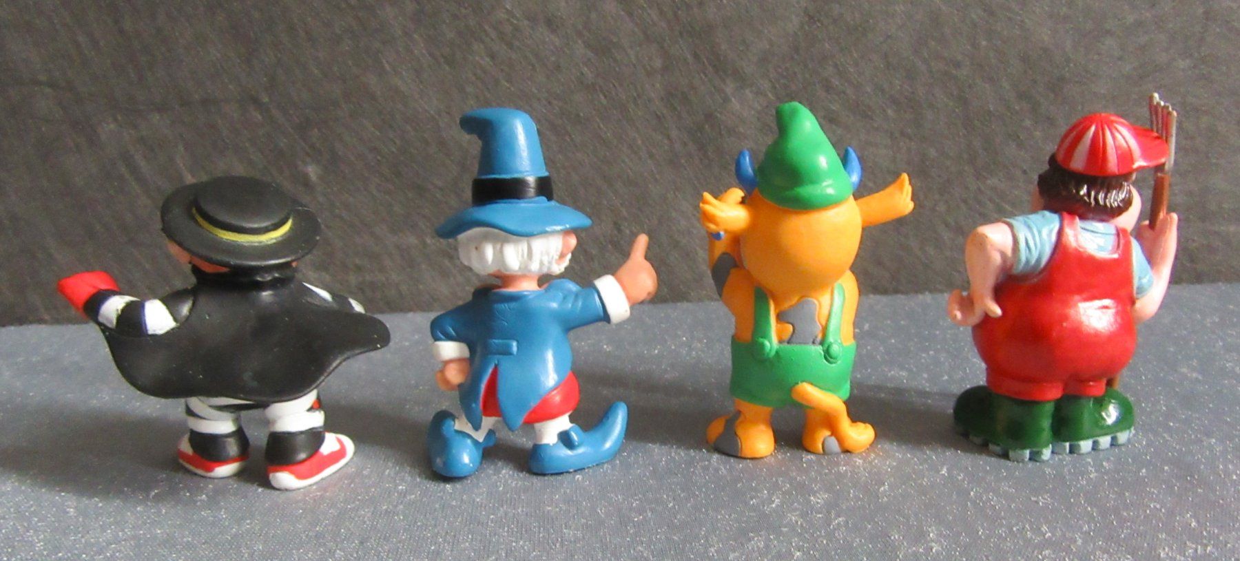 Figuren: 4 Comic-Figuren aus Kunststoff - ab CHF 6.00 – Gebraucht aus Auenstein von Padabimbim 1