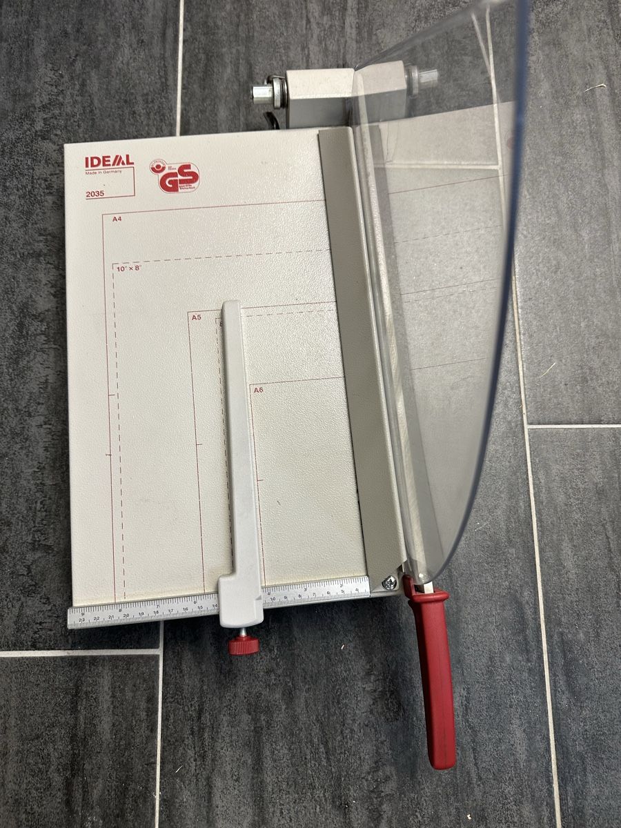 Toutes les machines: Ideal Papierschere  – D'occasion à Bronschhofen par MS963