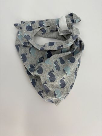 Baby Halstuch grau mit Wal Muster von Tschibo 