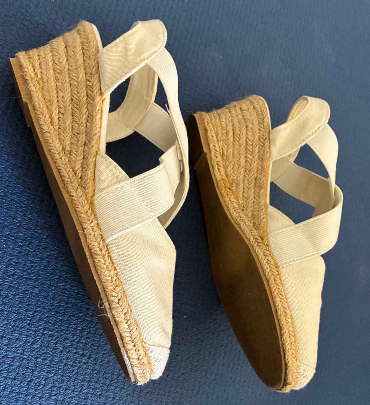 Off-White Chaussures femmes: bpc Korbsandalen Gr. 36 offwhite – D'occasion à Stäfa par wedapina 1